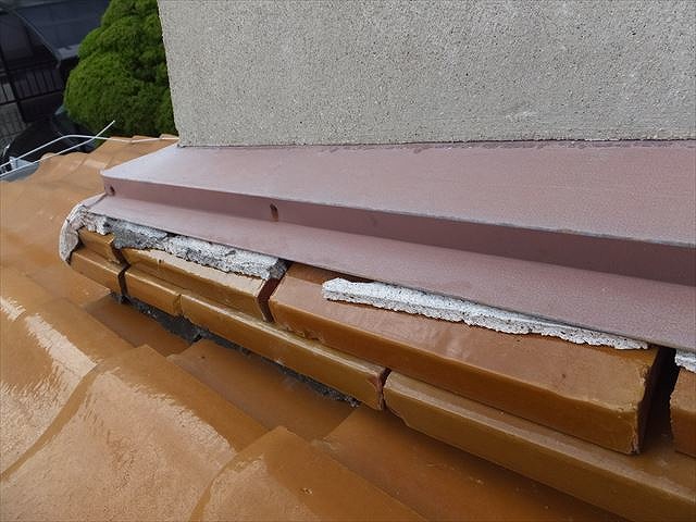 のし瓦がずり落ちてきている